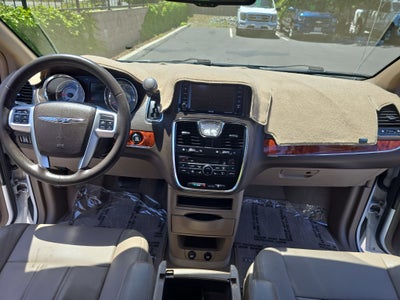 2016 Chrysler Town & Country Touring