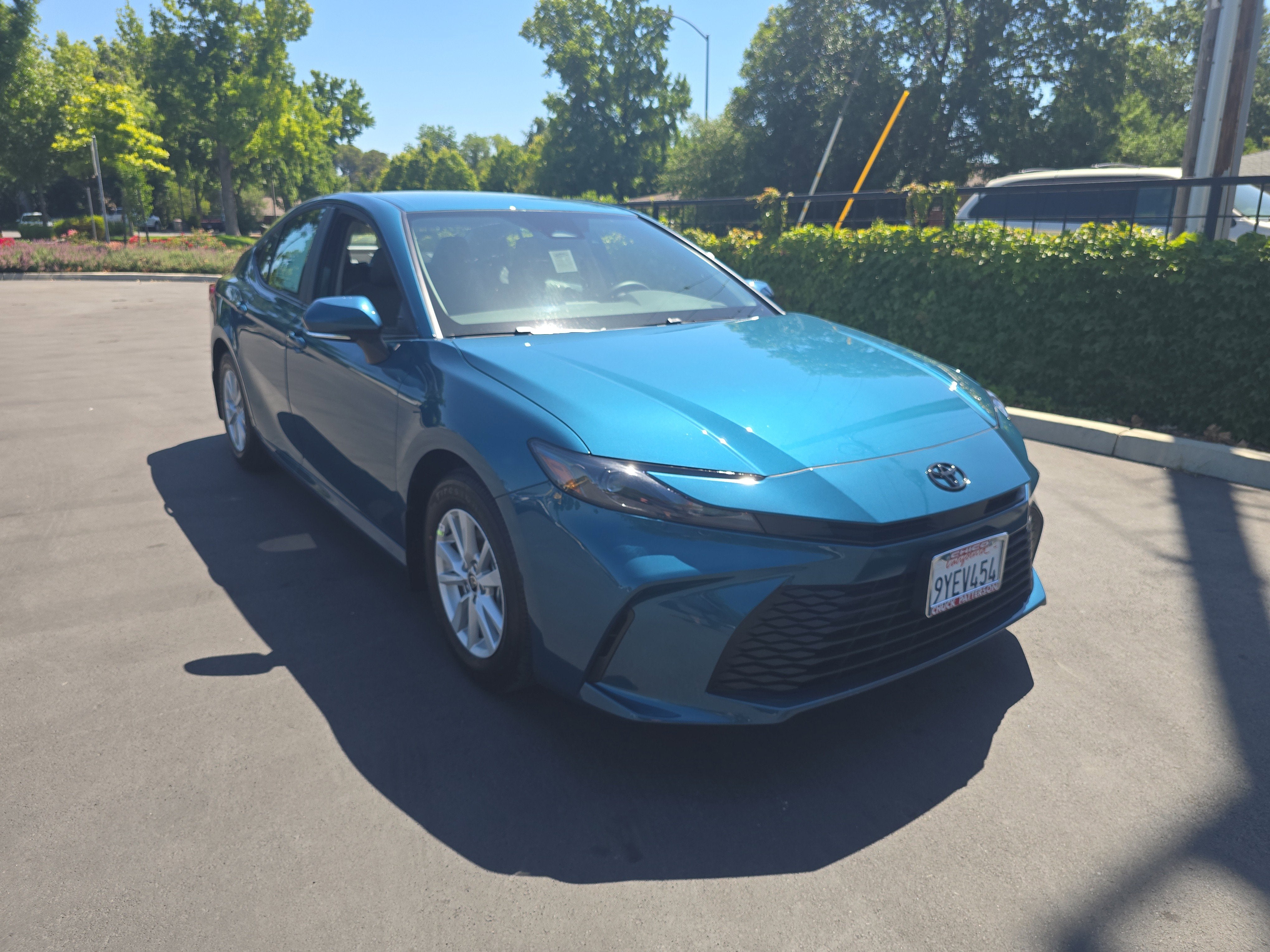 2026 Toyota Camry LE Hybrid's photo