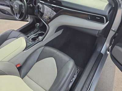 2020 Toyota Camry Hybrid XLE