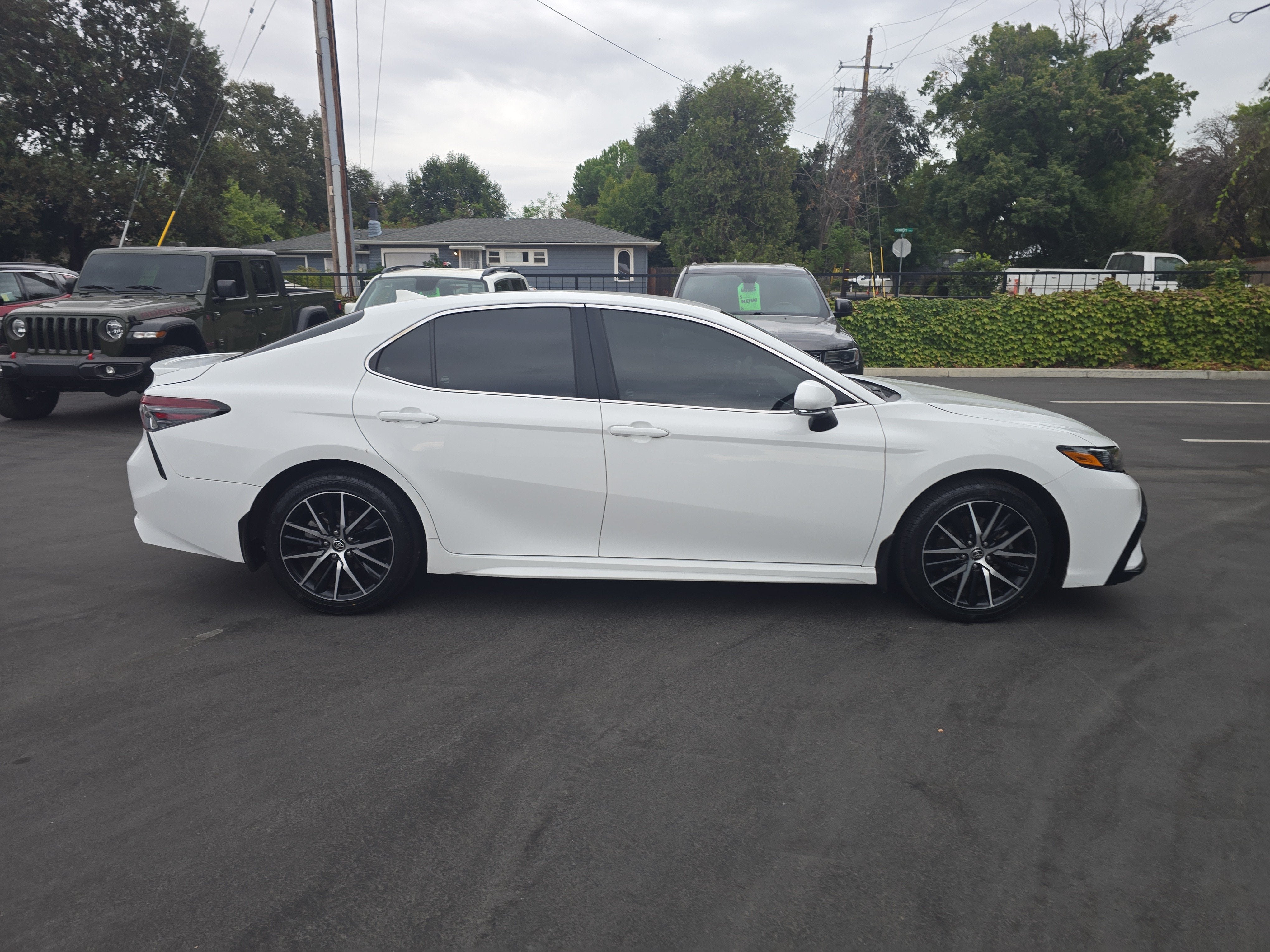 2024 Toyota Camry SE