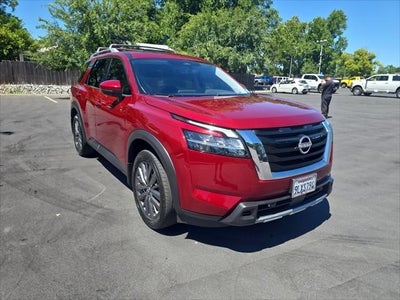 2024 Nissan Pathfinder SL