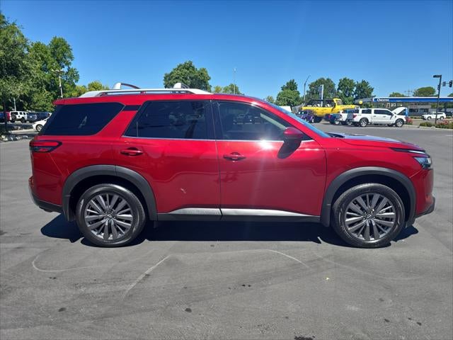 2024 Nissan Pathfinder SL