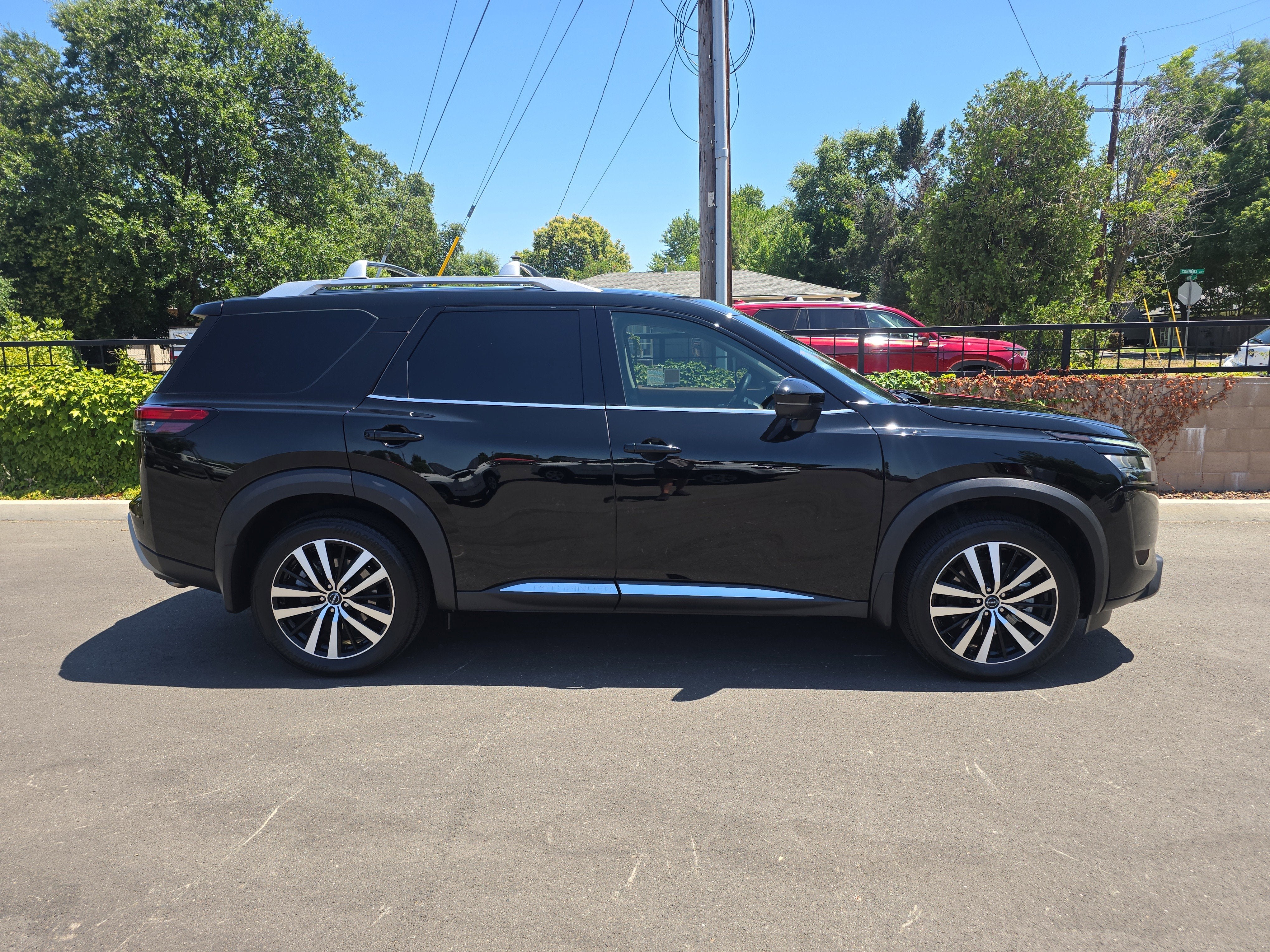 2023 Nissan Pathfinder Platinum