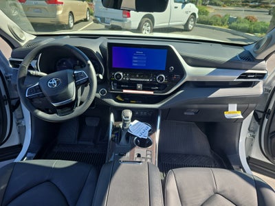 2026 Toyota Highlander Hybrid Platinum