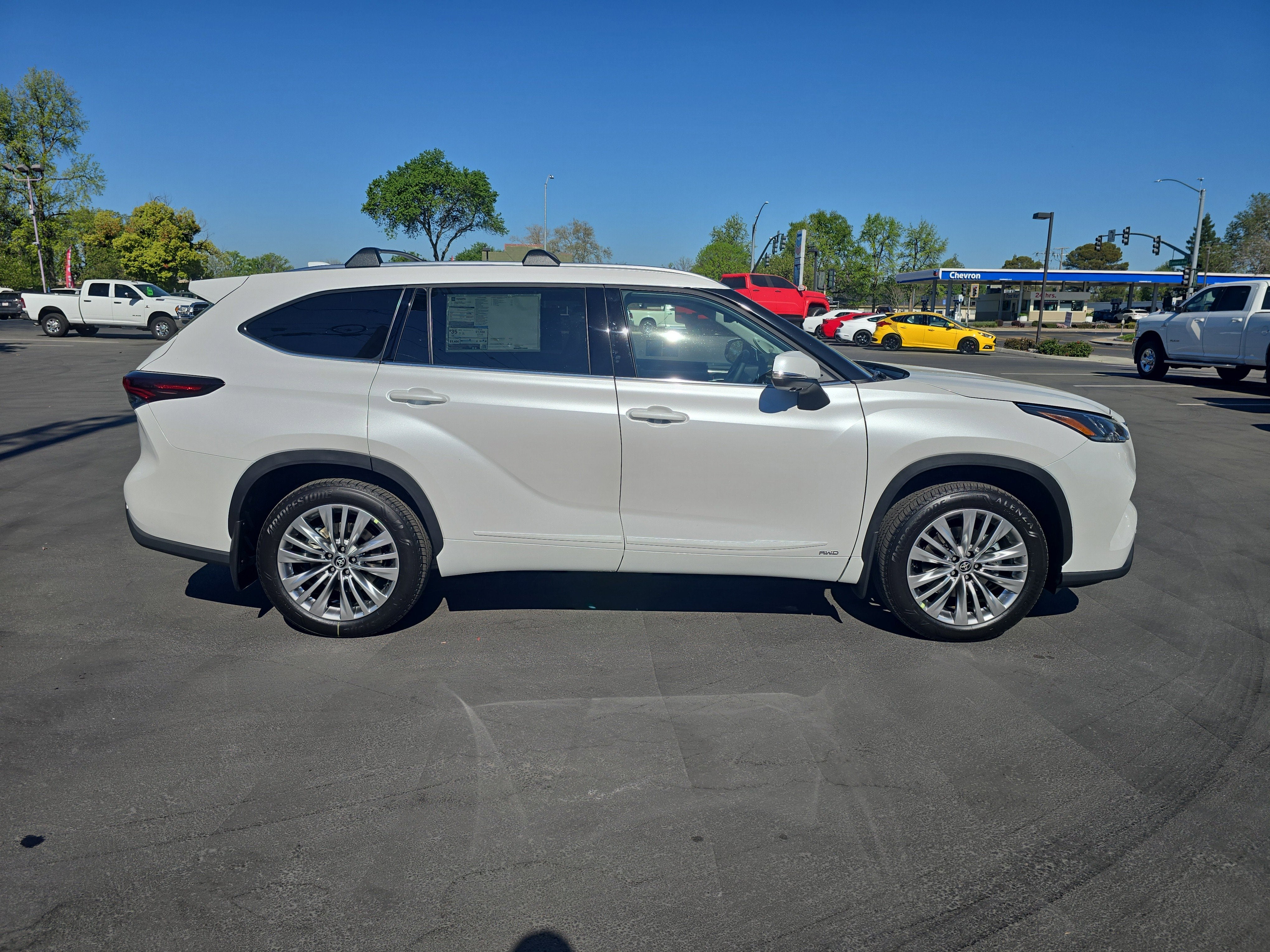 2026 Toyota Highlander Hybrid Platinum