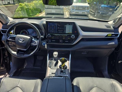 2021 Toyota Highlander Hybrid Platinum