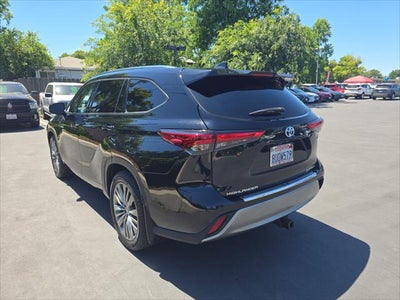 2021 Toyota Highlander Hybrid Platinum