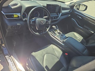 2021 Toyota Highlander Hybrid Platinum