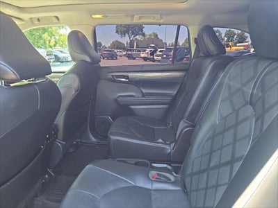 2021 Toyota Highlander Hybrid Platinum