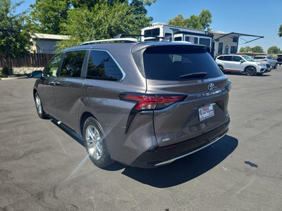 2022 Toyota Sienna Platinum