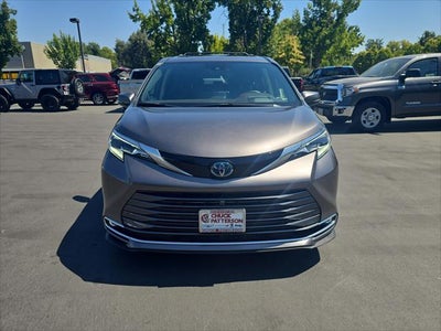 2022 Toyota Sienna Platinum