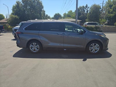 2022 Toyota Sienna Platinum