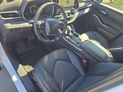 2025 Toyota Highlander XSE
