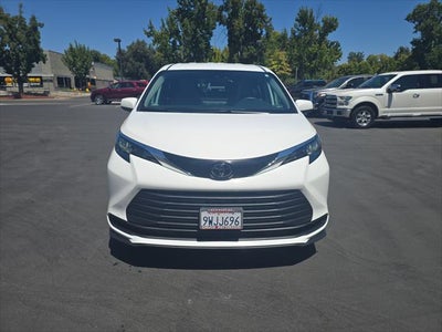 2026 Toyota Sienna LE