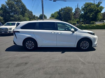 2026 Toyota Sienna LE