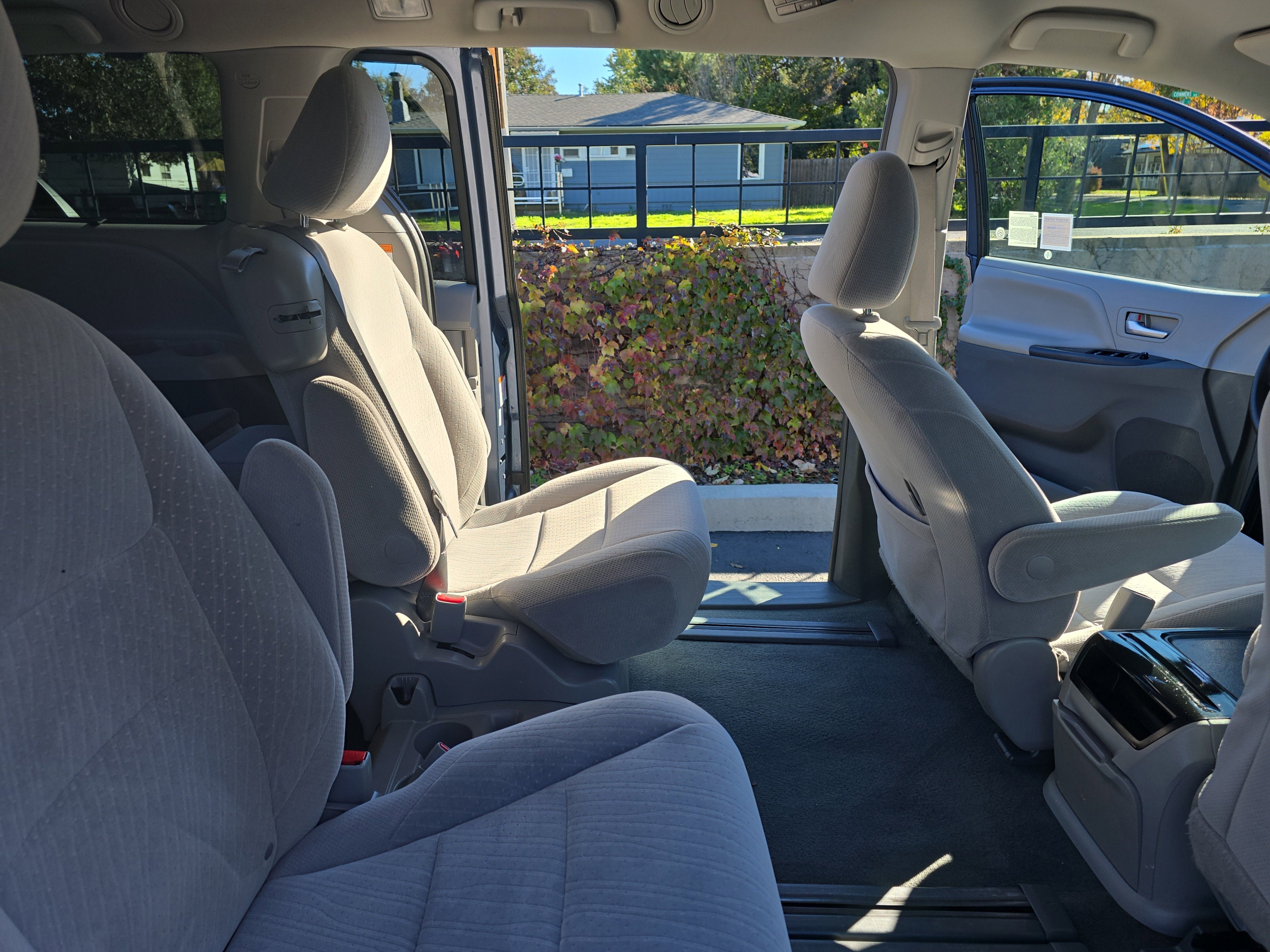 2017 Toyota Sienna LE Auto Access Seat