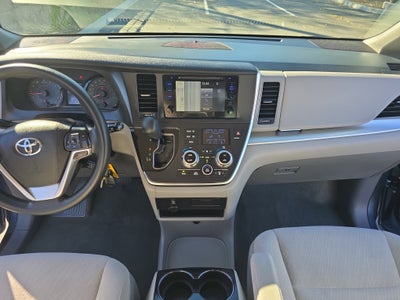 2017 Toyota Sienna LE Auto Access Seat