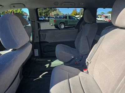 2017 Toyota Sienna LE Auto Access Seat