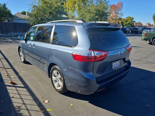 2017 Toyota Sienna LE Auto Access Seat