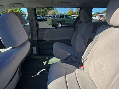 2017 Toyota Sienna LE Auto Access Seat