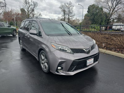 2020 Toyota Sienna SE