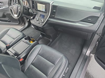 2020 Toyota Sienna SE