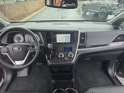 2020 Toyota Sienna SE