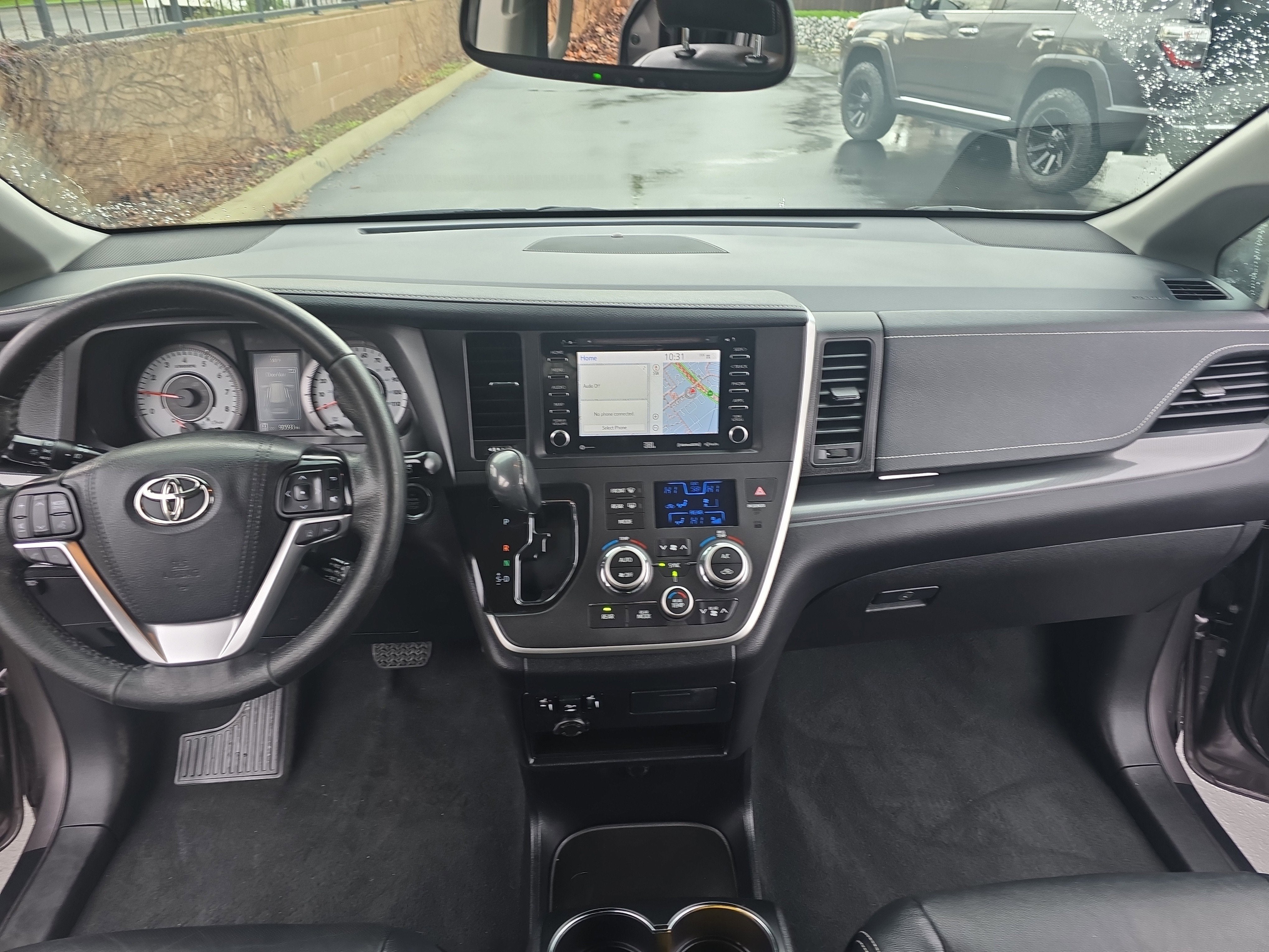 2020 Toyota Sienna SE