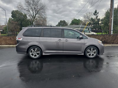 2020 Toyota Sienna SE