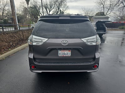 2020 Toyota Sienna SE