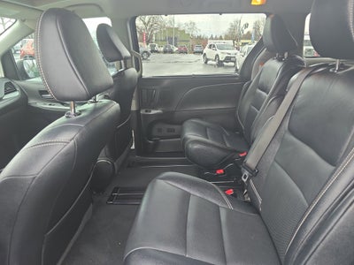 2020 Toyota Sienna SE