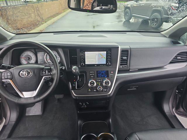 2020 Toyota Sienna SE