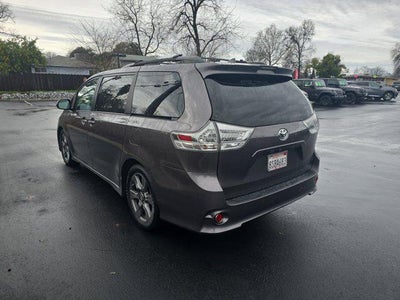 2020 Toyota Sienna SE