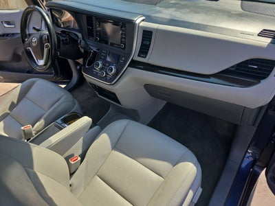 2019 Toyota Sienna XLE