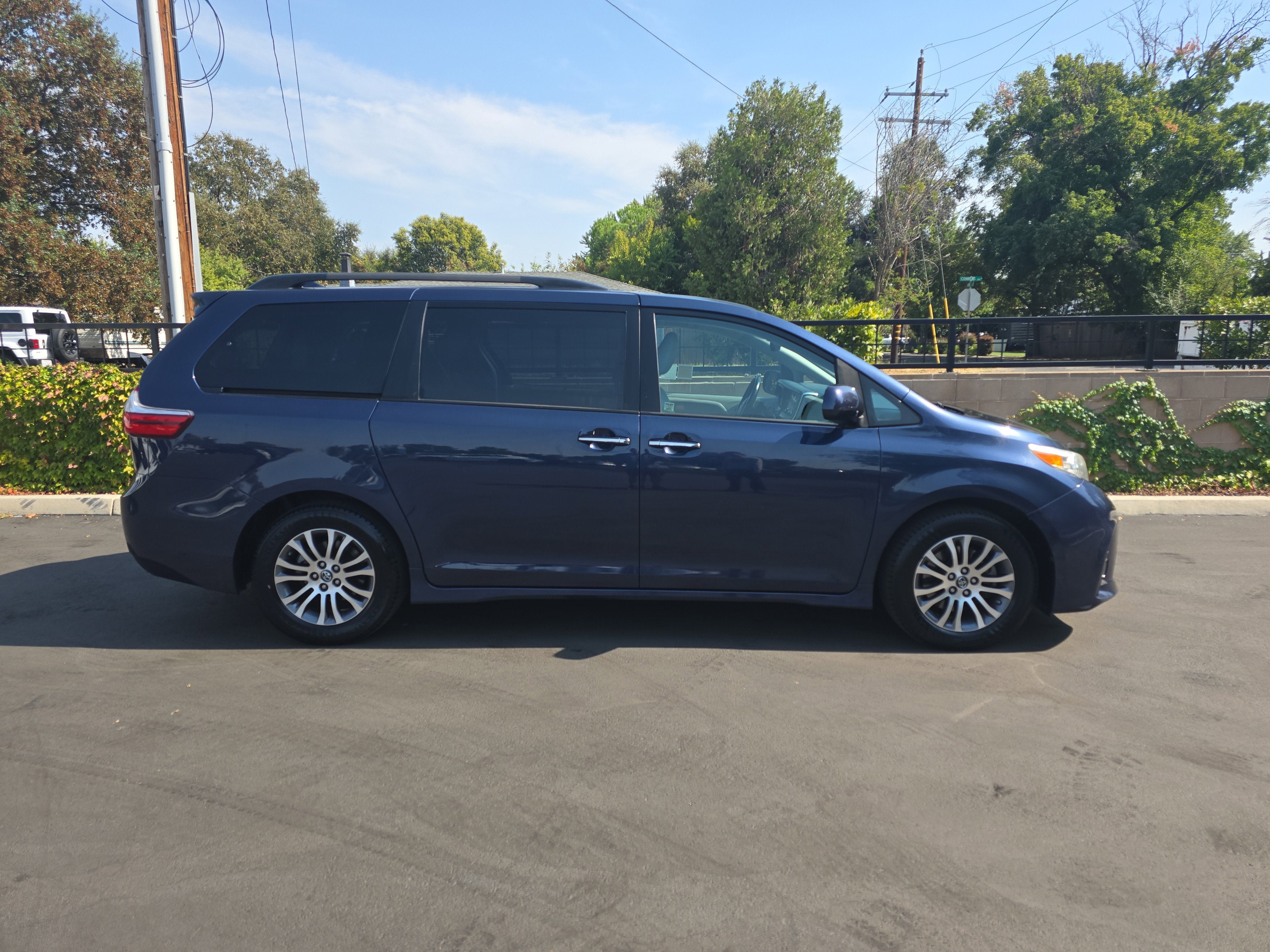 2019 Toyota Sienna XLE