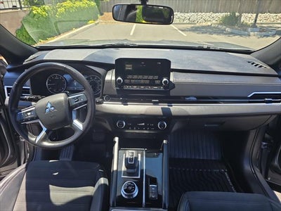 2022 Mitsubishi Outlander SE