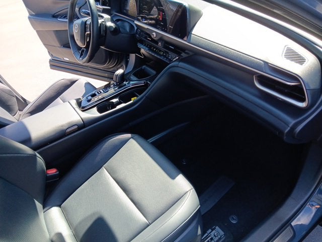 2026 Toyota Crown Signia Limited - Photo 9