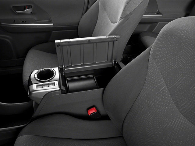 2014 Toyota Prius v Five